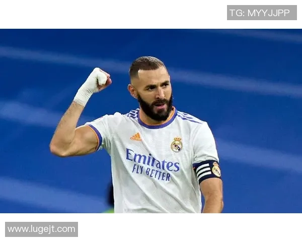 罗伯特·莱万多夫斯基：从天才射手到足球传奇的崛起与影响